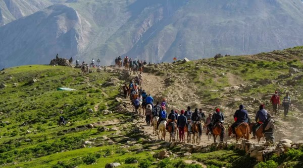 amarnath yatra, amarnath yatra suspended, amarnath yatra rains, amarnath yatra landslide, Pahalgam Baltal route, jammu kashmir amarnath yatra, indian express