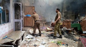 Mob ransacking churches in Jaranwala