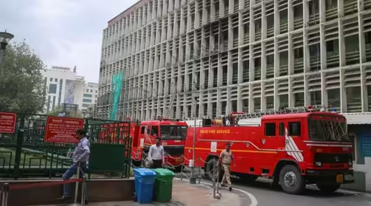Delhi AIIMS fire, AIIMS advisory on fire, AIIMS endoscopy room fire, All India Institute of Medical Sciences, aiims delhi fire, fire in aiims delhi today, aiims news, indian express
