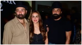 Esha Deol with Sunny Deol and Bobby Deol. (Photo: Varinder Chawla)