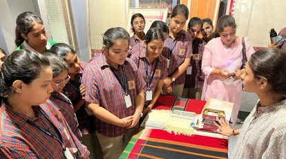 Union Textiles Minister unveils tie-up between India Handloom