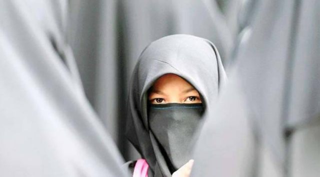 Acharya Marathe College, burqa, Students wearing burqa denied entry, Mumbai news, Maharashtra, Indian Express, current affairs