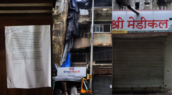 mumbai dilapidated builings