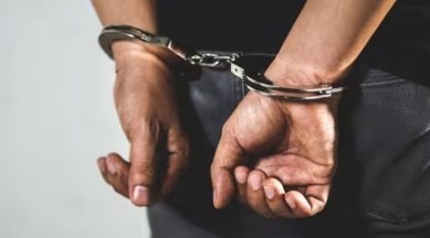 Man beats security guard, Dwarka housing complex, delhi parking fights, delhi police, argument over parking in Dwarka Sector 6, indian express news