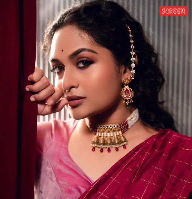 After her appearance in the pathbreaking Tamil horror film, she quickly became a sensation. Subsequently, she even played a key role in a Prithviraj Sukumaran movie.