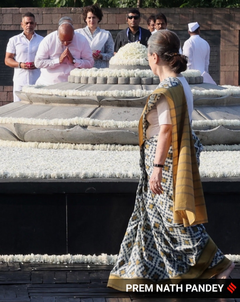 Watch Rahul Gandhi Pays Tribute To Father Rajiv On Banks Of Pangong Lake In Ladakh India 6156