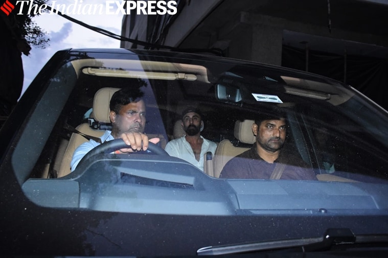 Alia Bhatt and Ranbir Kapoor visit their under construction house, fan ...