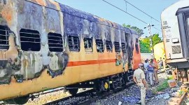 madurai train fire accident, madurai fire, madurai train accident, madurai tourist train, Madurai illegal gas cylinder, Punalur-Madurai Express, Southern railway, madurai news