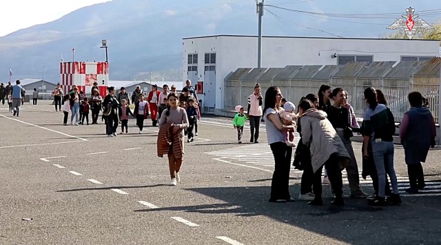 Russian peacekeepers evacuate civilians in Nagorno-Karabakh