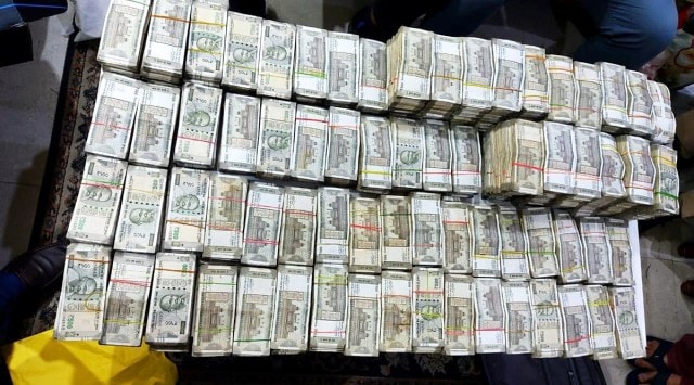 CBI arrests Rlys officer in UP in Rs 3L bribery case; seizes Rs 2.61 crore