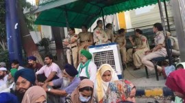 Desh Bhagat University, chandigarh private university student protest, students meet Punjab health minister, protest for nursing degrees, chandigarh Police, CHANDIGARH police crackdown on protesters, FIRs against student protestors, indian express news