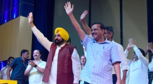 At Jaipur rally, Kejriwal promises education, health services revamp