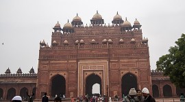 Fatehpur_Sikri_entrance