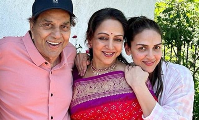 Dharmendra with Hema Malini and Esha Deol