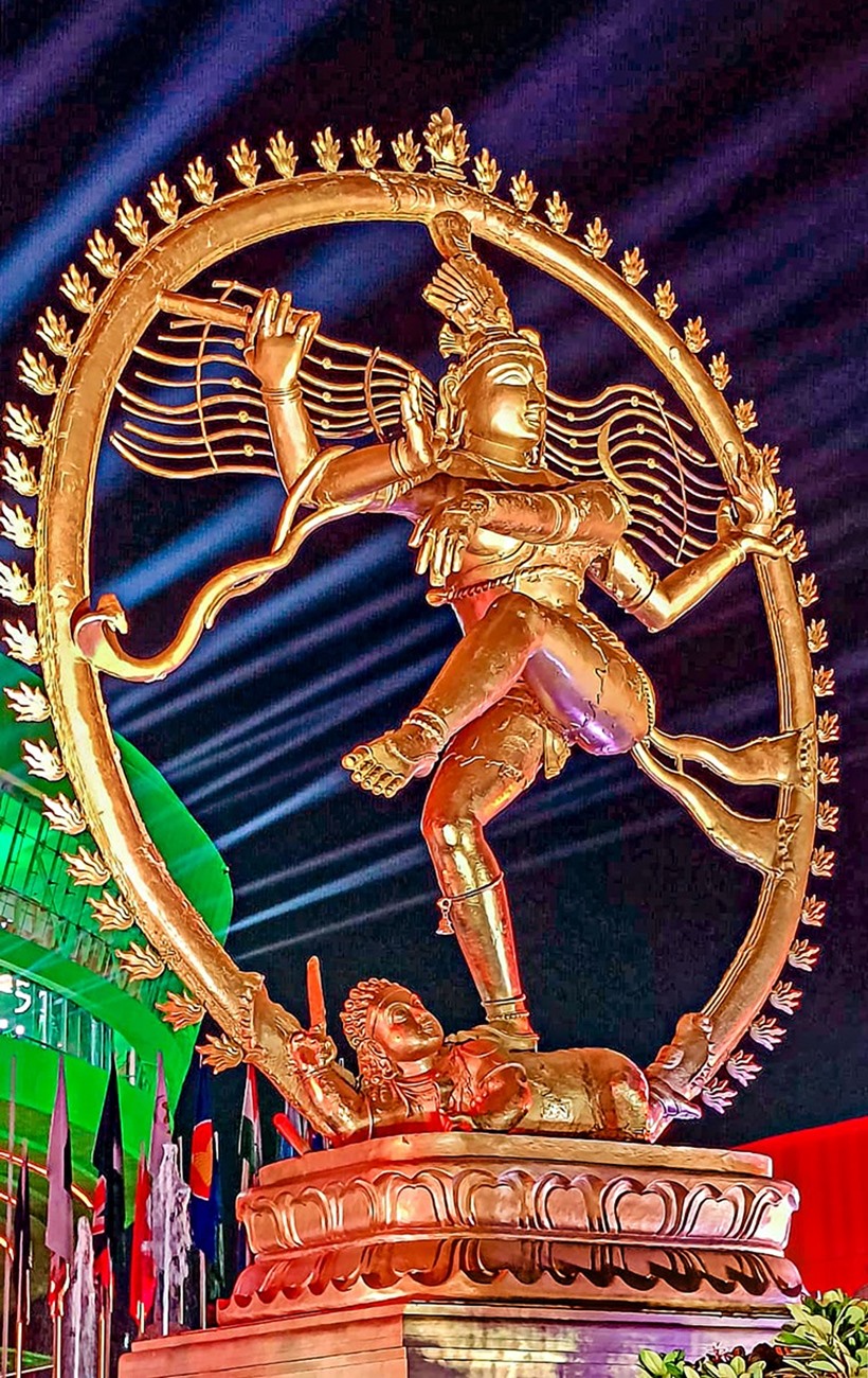 Madhurima Narla - Nataraja pose #madhurimanarla #posenatarajaking  #indianartgallery #kuchipudi #dance #nataraja #attaire #symbol #pose  #passion | Facebook