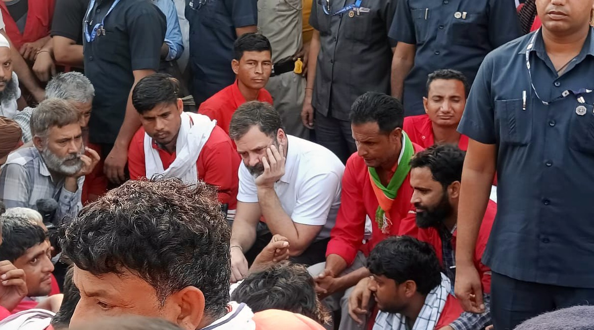 Rahul Gandhi turns coolie at Delhi's Anand Vihar, interacts with workers;  BJP mocks him | Delhi News - The Indian Express