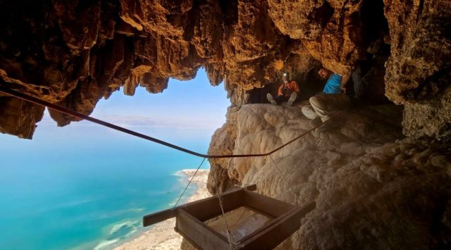 ancient jars that were carried on the world’s oldest known deep-sea ship, as seen some 55.9 miles (90 kilometers off of the Israeli coastline. A company drilling for natural gas off the coast of northern Israel discovered a 3,300-year-old ship and its cargo, one of the oldest known examples of a ship sailing far from land, the Israel Antiquities Authority, Representational image