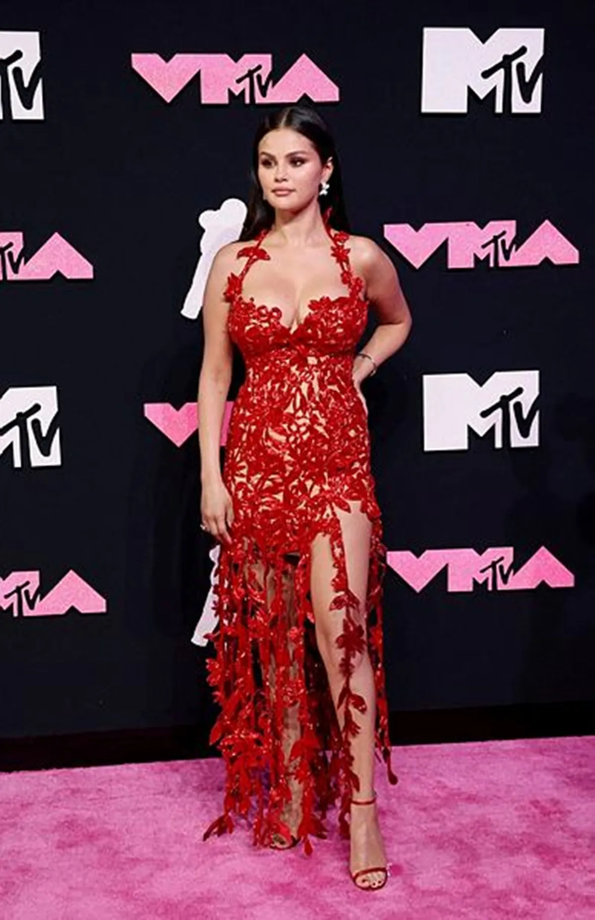 MTV VMAs: What Taylor, Selena, Shakira, Megan Thee Stallion wore