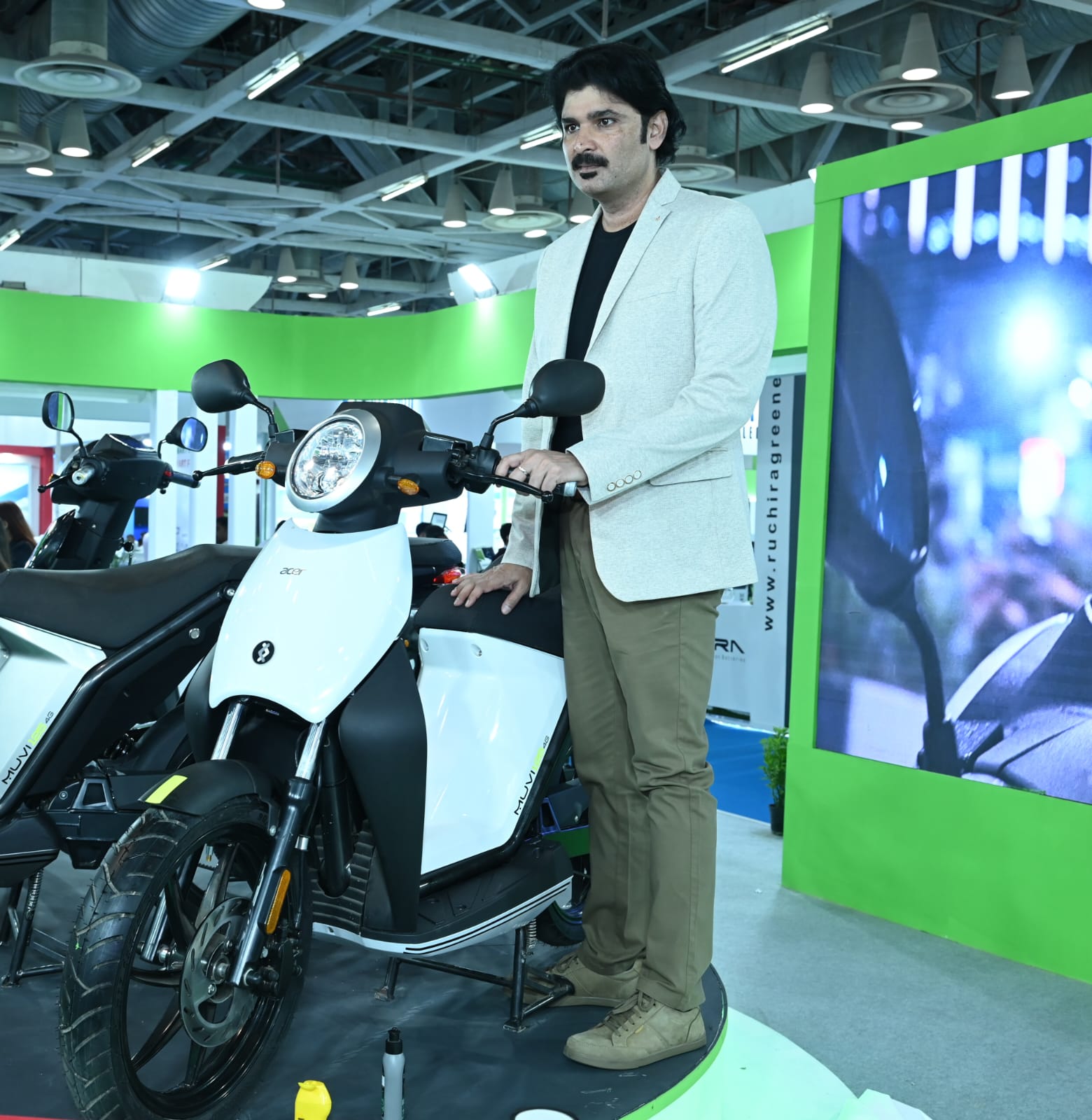 eBikeGo CEO Irfan Khan with MUVI-125-4G