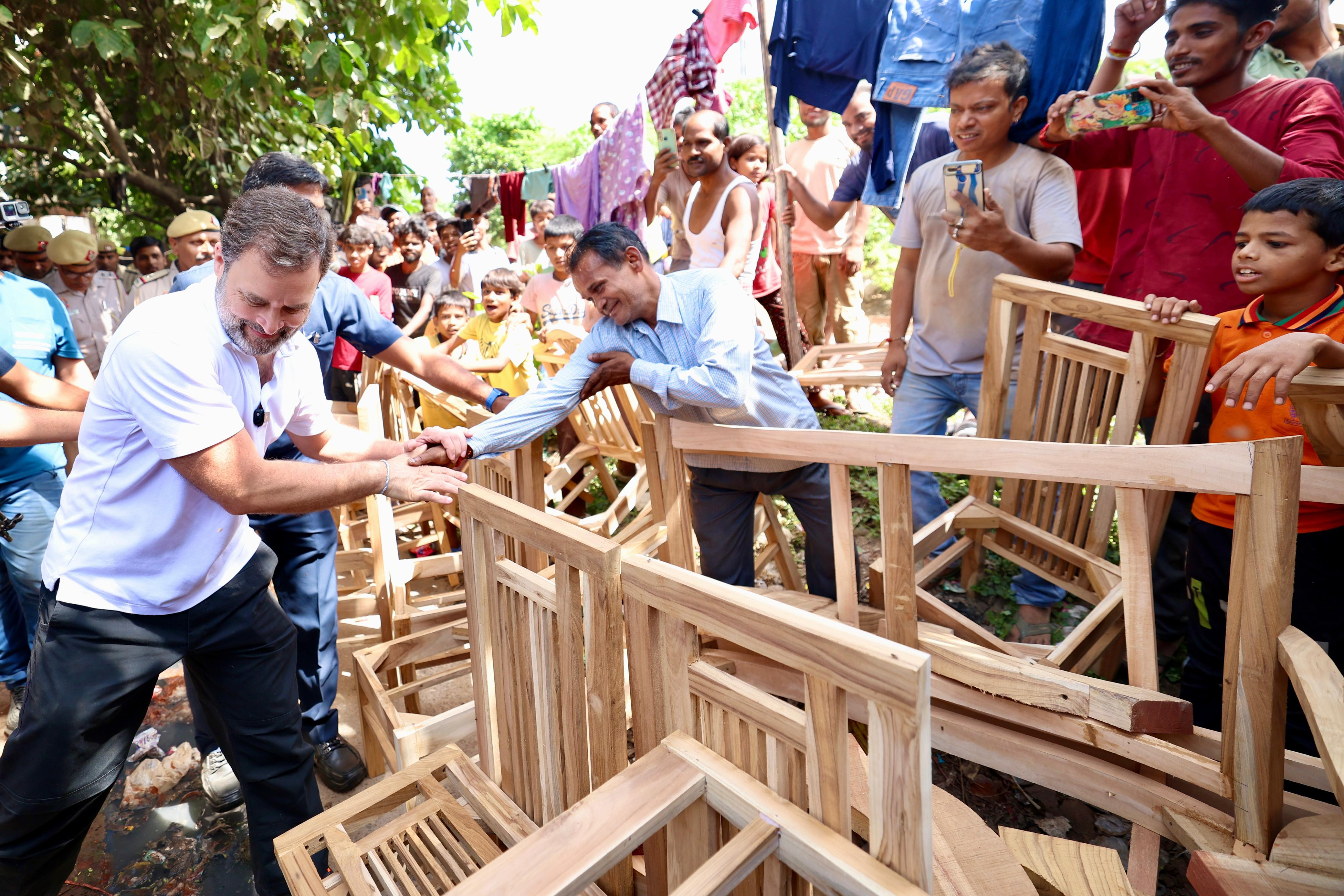 Rahul Gandhi meets carpenters at Delhi’s Kirti Nagar furniture market
