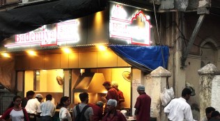 bademiya shut down, bademiya restaurant closed, bade miya closed, bademiya colaba closed