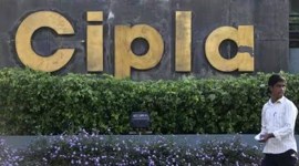 Torrent Pharmaceutical is in preliminary talks with Apollo Global Management to secure a loan of up to $1 billion to help fund a planned bid for Cipla.