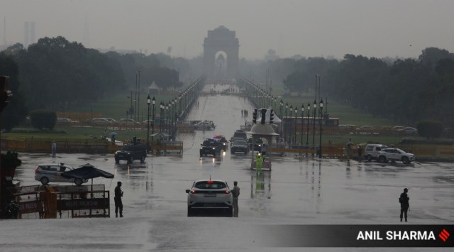 Delhi Wakes Up To Rainy Sunday Morning Imd Issues Yellow Alert Delhi