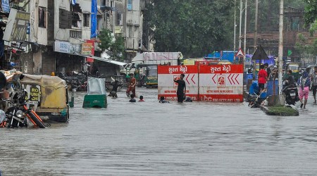 flood in surat, indian express