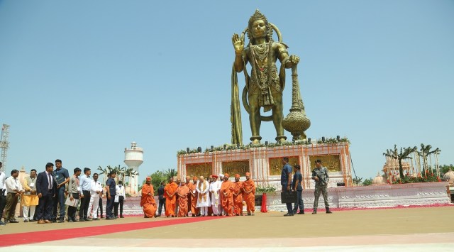 Man defaces murals depicting Lord Hanuman, Lord Swaminarayan at temple ...