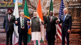 From left, World Bank President Ajay Banga, Brazilian President Luiz Inacio Lula da Silva, Indian Prime Minister Narendra Modi, South African President Cyril Ramaphosa and US President Joe Biden pose for the group photo during the G20 Summit. (Source: AP Photo/Evan Vucci, Pool)