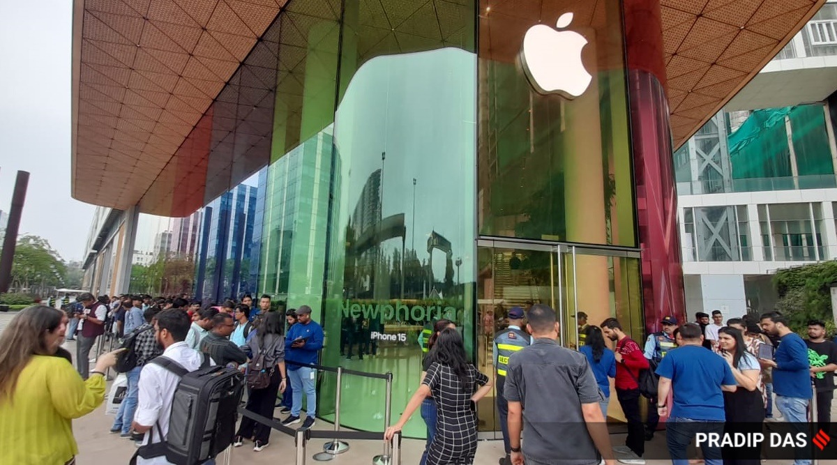 iPhone 15 series goes on sale today, fans queue up outside Apple stores