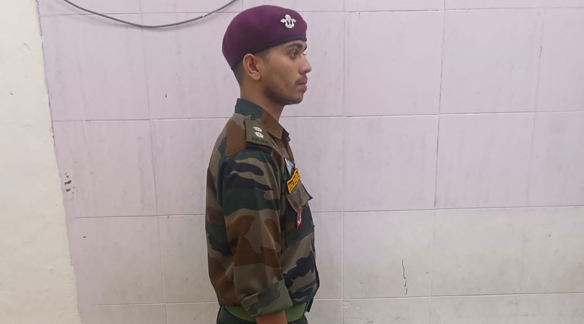 Indian Army Girl Sex - Man posing as Army commando arrested from Pune Railway Station, had  attended Independence Day parade | Pune News - The Indian Express
