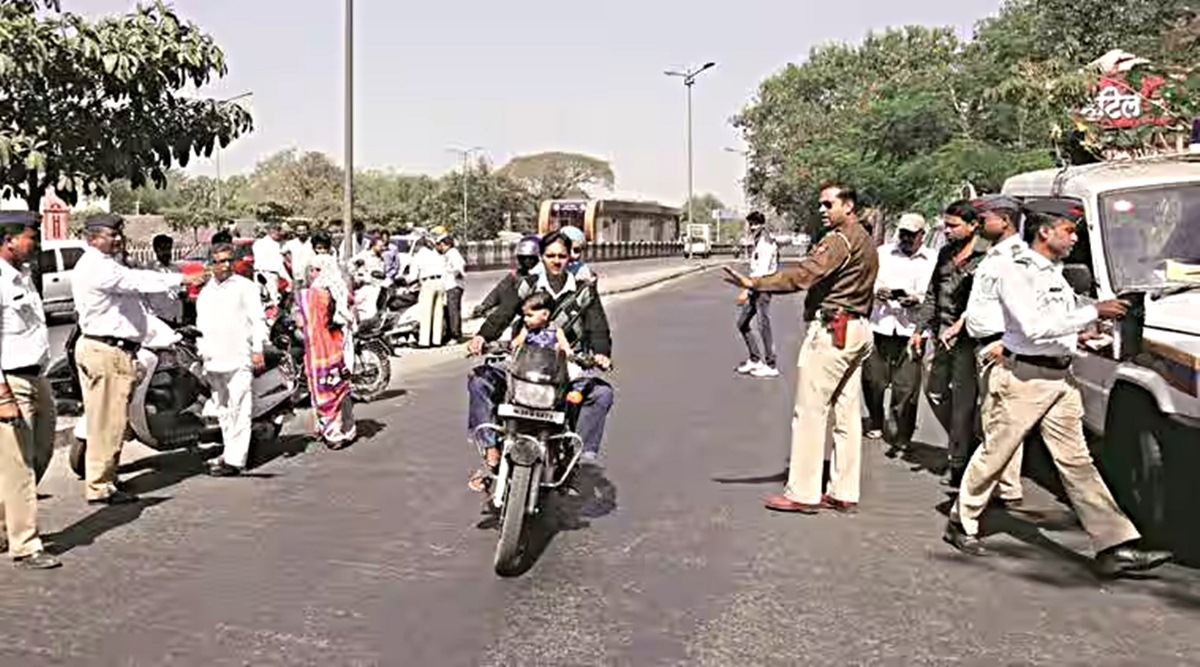 pune traffic cops suspended, indian express