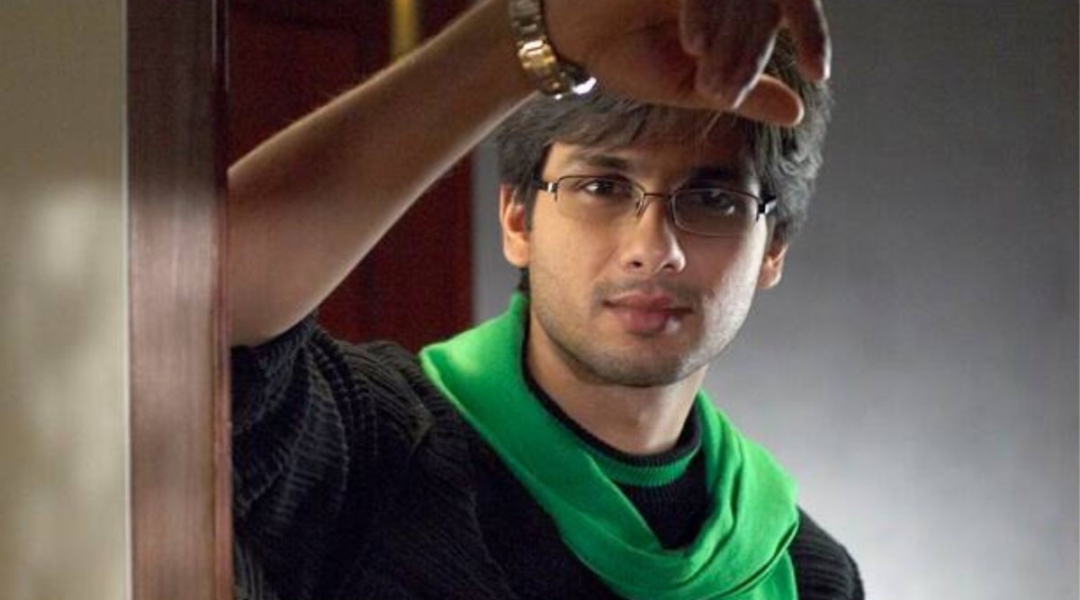 Shahid Kapoor says he fought to wear glasses in Jab We Met, was asked ...