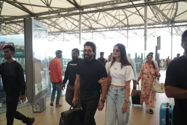Allu Arjun with Sneha at Delhi airport