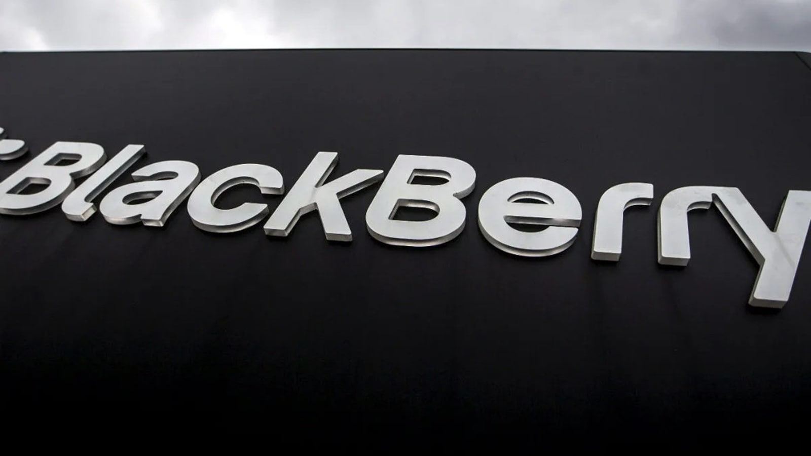 BlackBerry CEO Chen to retire, director Lynch to hold interim charge ...