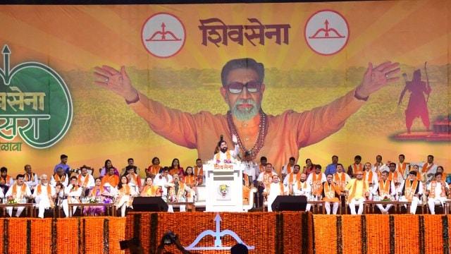 In front of Shivaji statue, CM vows Maratha reservation