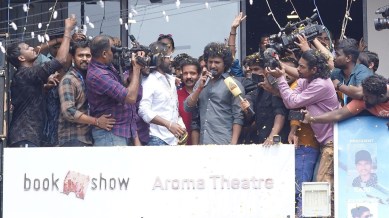 Lokesh Kanagaraj, Lokesh Kanagaraj movies, Lokesh Kanagaraj kerala, lokesh kanagaraj leo, lokesh kanagaraj lcu, leo, leo movie, lokesh kanagaraj injured, lokesh kanagaraj theatre visit, leo success meet, kerala, kerala news