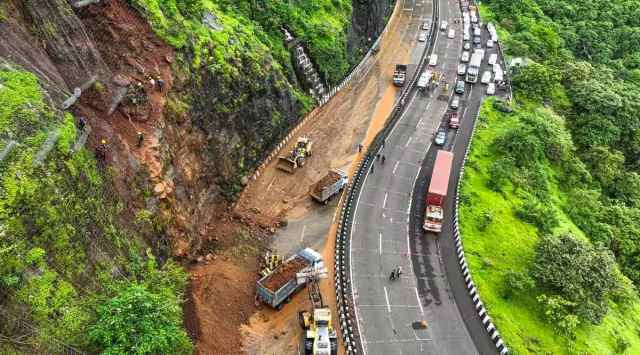 Mumbai Pune expressway 1200