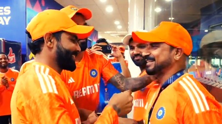 After the game against Bangladesh, Ravindra Jadeja puts his fielding medal around the neck of Indian fielding coach T Dilip. (Screengrab: BCCI)