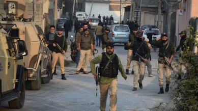 Police officer shot at by militant in Srinagar, in critical condition