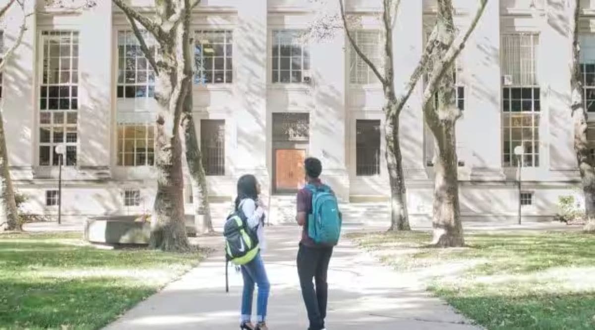 Check some points that a prospective student can keep in mind while choosing the university and making an informed decision.