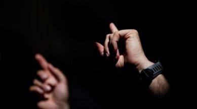 Reuters sign language
