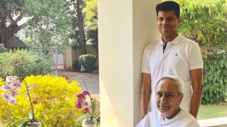 Day after his VRS, Patnaik’s closest aide VK Pandian gets Cabinet rank post in Odisha govt; to work directly under CM