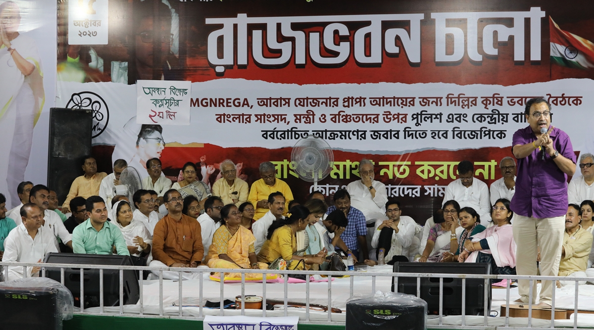 File:Jairam Ramesh releasing the book, at the 9th MGNREGA Divas, in New  Delhi. The Ministers