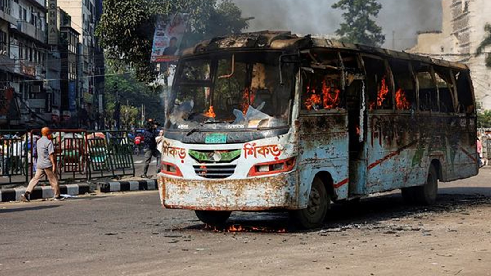 bangladesh political violence        
        <figure class=