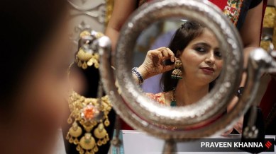 Dhanteras 2023: People buy gold and silver on Dhanteras