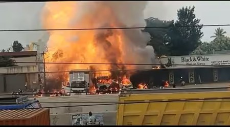 bengaluru fire, bangalore firecracker, bangalore godown fire, bangalore godown fire death toll, bangalore shop fire, attibelle shop fire, firecrackers bursts in bangalore shop, Attibele cracker shop fire news, karnataka news, latest karnataka news, karnataka news today, indian express