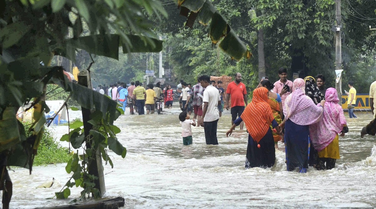 Sikkim flash flood, Bengal raid alert, bengal heavy rainfall, flood-like situation in Bengal, Mamata Banerjee, rescue operations, relief camps in bengal, indian express news