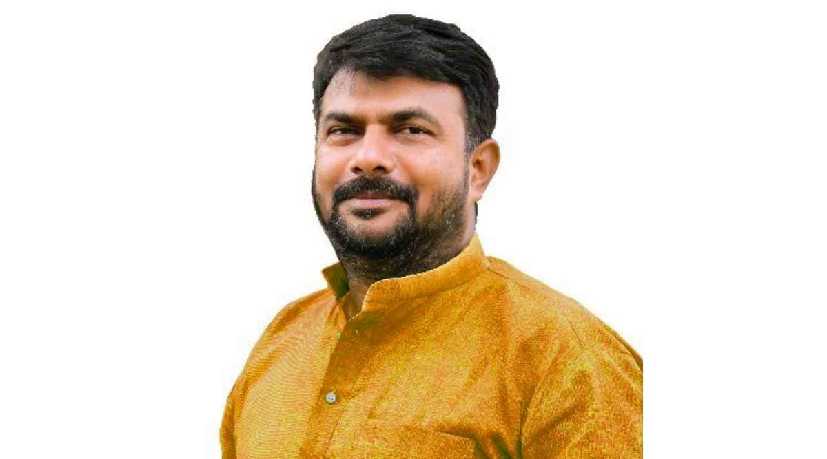 శివసేన ఎమ్మెల్యే హేమంత్ పాటిల్ మహారాష్ట్ర ఎమ్మెల్సీ ఎన్నికల నుండి తప్పుకుంటున్నట్లు ప్రకటించారు. ఈ ఎన్నికలు డబ్బుతో నడుస్తున్నాయని, ప్రజా సంక్షేమానికి దూరంగా ఉన్నాయని...